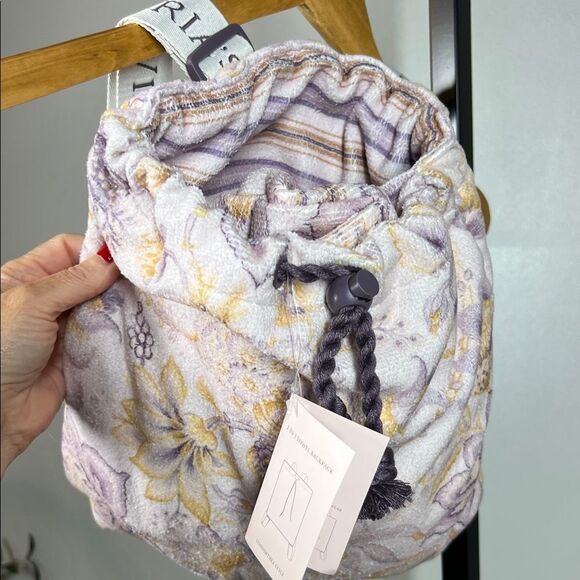Victoria Secret 2-in-1 Floral Towel Backpack - Picture 9 of 9